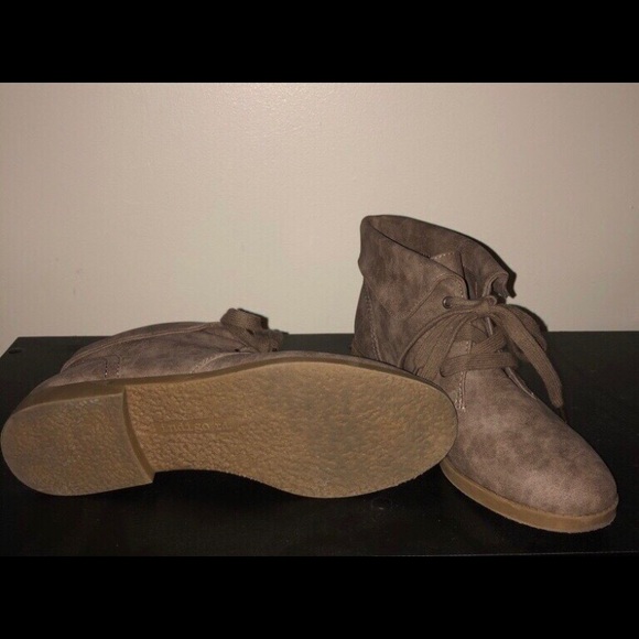 Brown suede booties - Picture 3 of 3